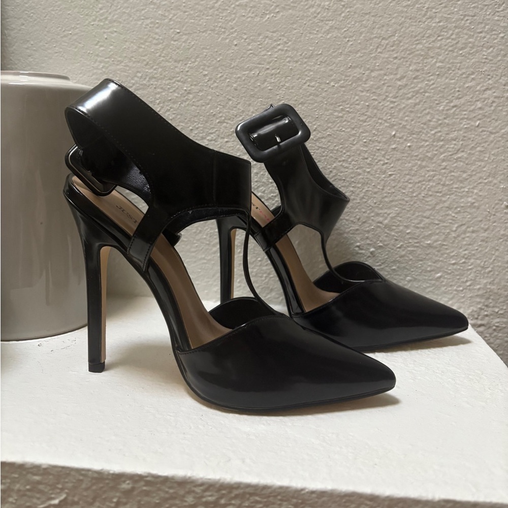 JustFab Cyndal Women’s Black Pointed Toe Ankle Strap Stiletto Heels – Size 7.5